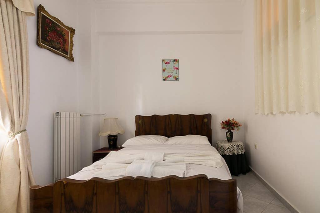 Vintage Style Apartment With Beautiful Backyard Athens Exterior photo