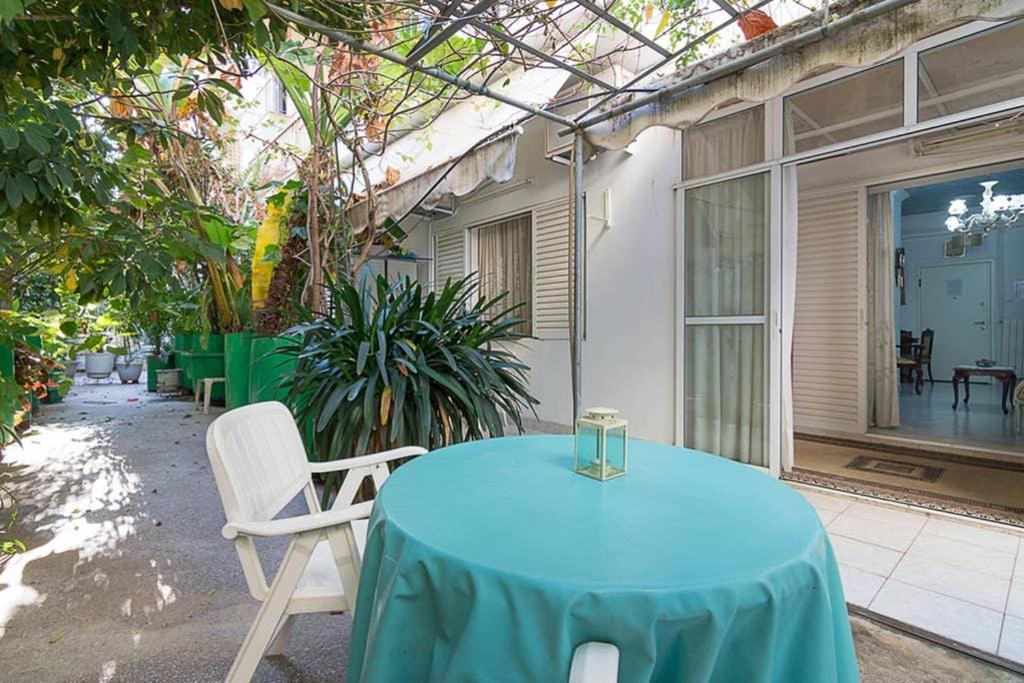 Vintage Style Apartment With Beautiful Backyard Athens Exterior photo